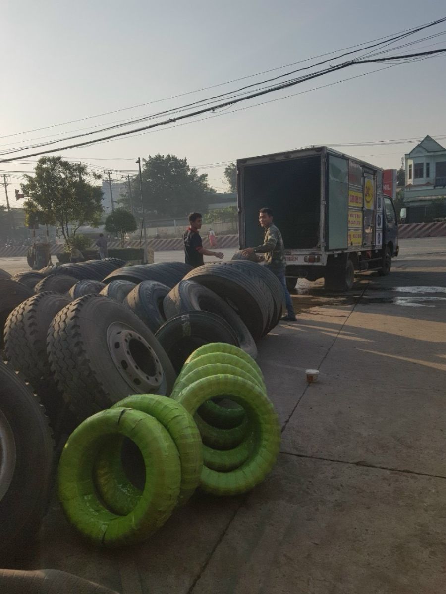 LỐP XE ĐANG CHẠY BỊ CHÁY VÀ CÁCH SỬ LÝ RA SAO